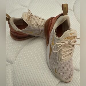 Nike Air Max 270 Women's Sneakers